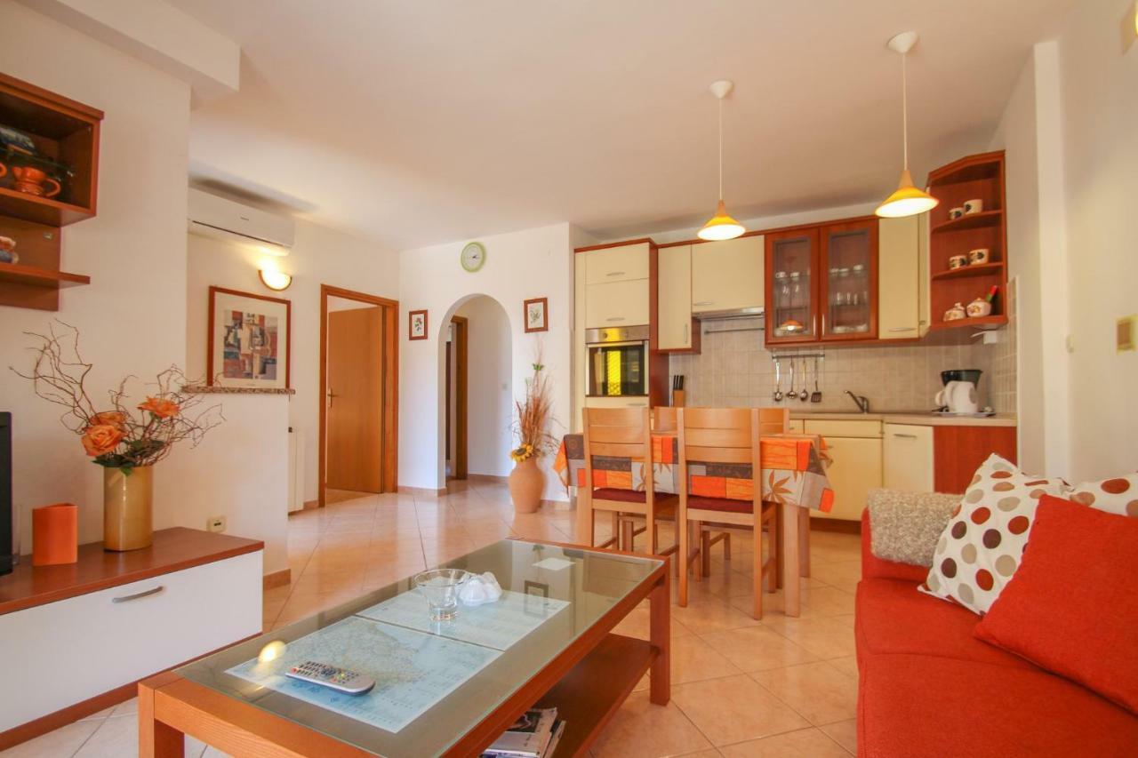 Alenka Orange Apartman Novigrad Istria Kültér fotó