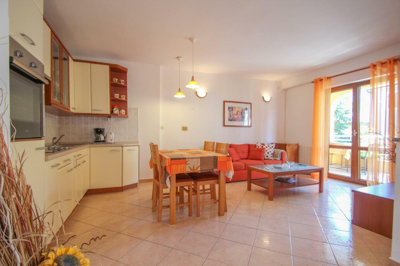 Alenka Orange Apartman Novigrad Istria Kültér fotó