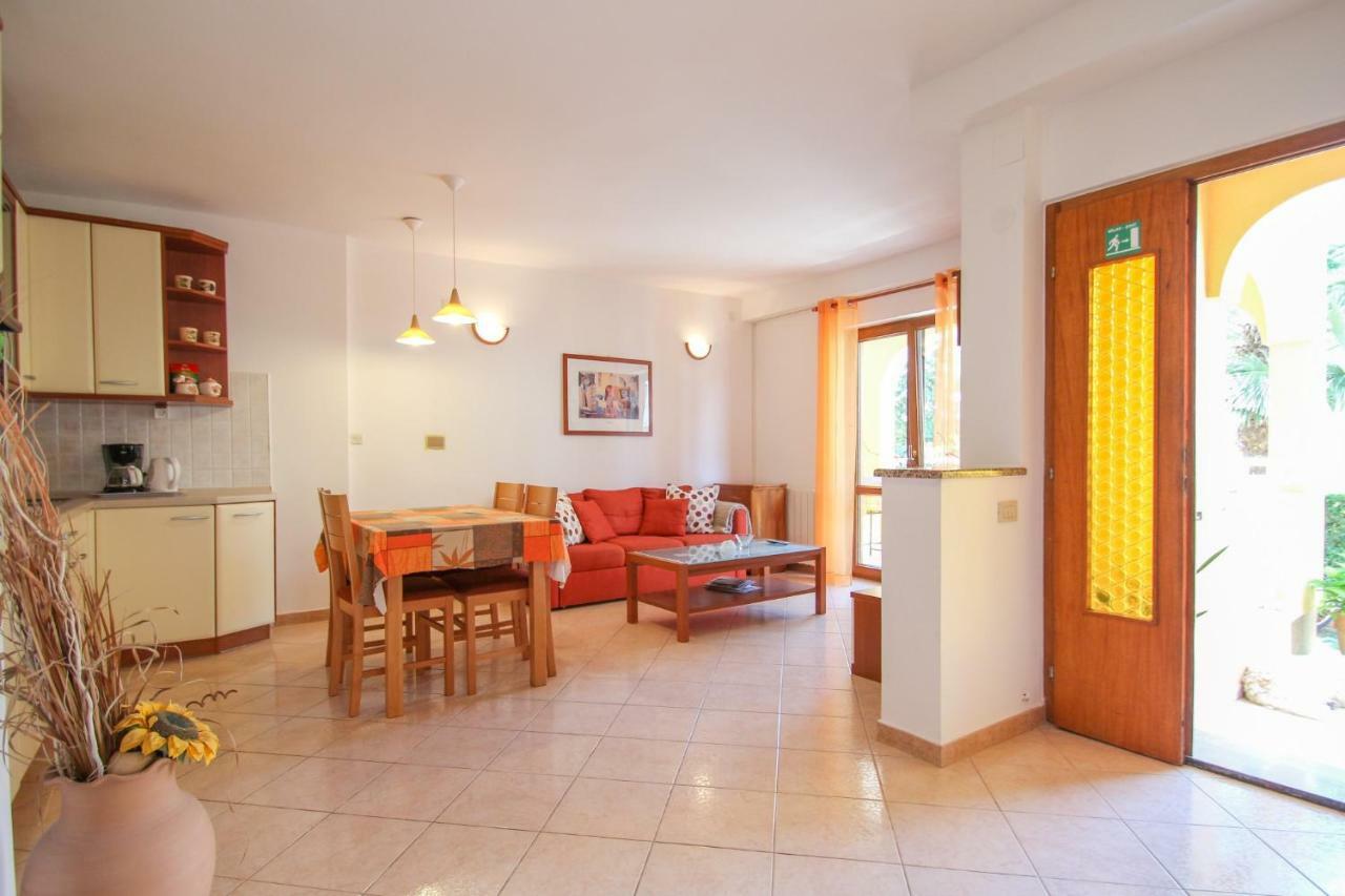 Alenka Orange Apartman Novigrad Istria Kültér fotó